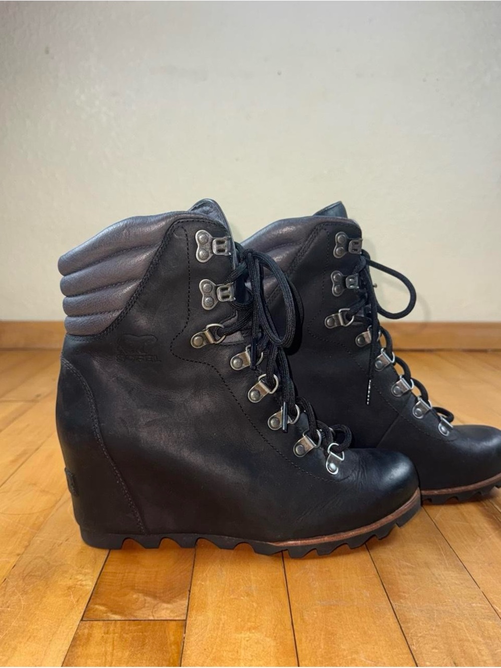 SOREL Conquest Wedge Waterproof Black Leather Boots Women’s 8.5